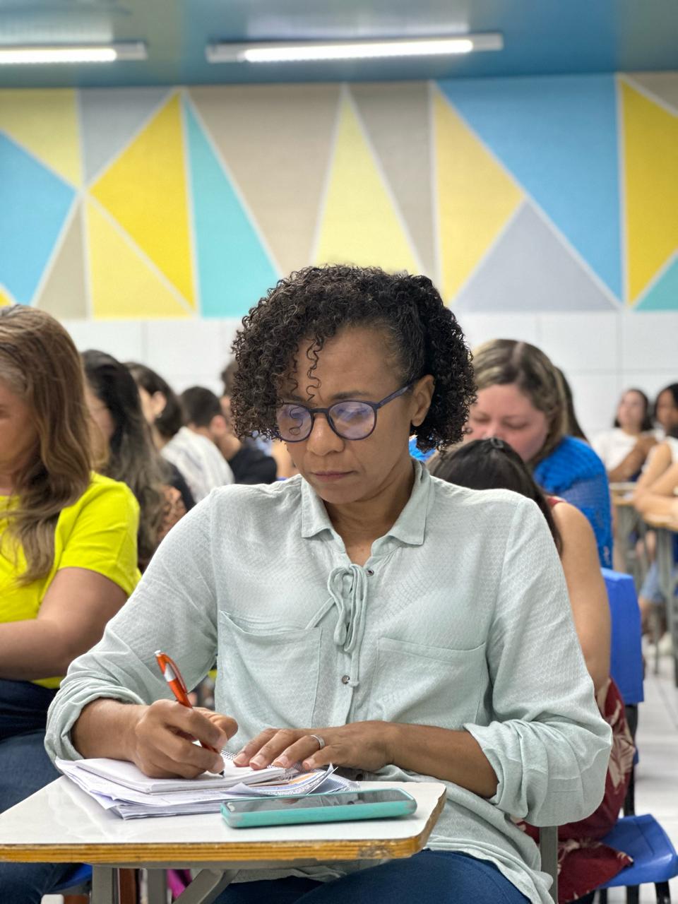 Aulão solidário de Português reúne concurseiros em revisão gratuita de alto nível