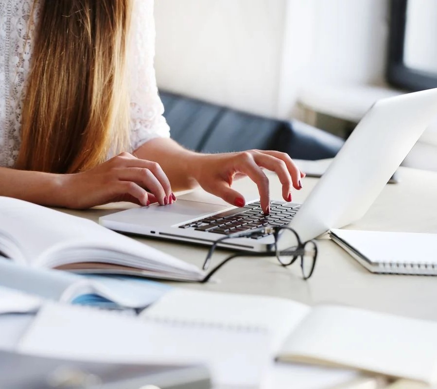 CEV Concursos Parnaíba tem turmas para SESAPI, PC-PI e Português Premium